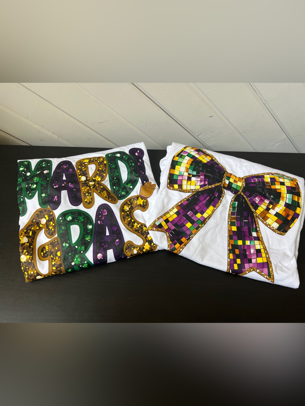 2 New Women’s Short Sleeve Tee with Mardi Gras Bow Print - White L/XL
